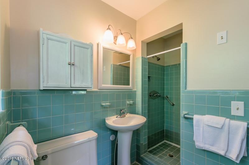 7112 Diamond Head Road Jacksonville, FL 32216 - Photo 12 of 22 Master Bathroom