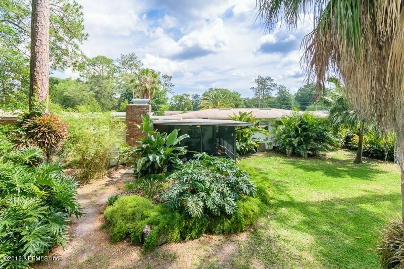 7112 Diamond Head Road Jacksonville, FL 32216 - Photo 18 of 22 Back yard beautiful landscaping