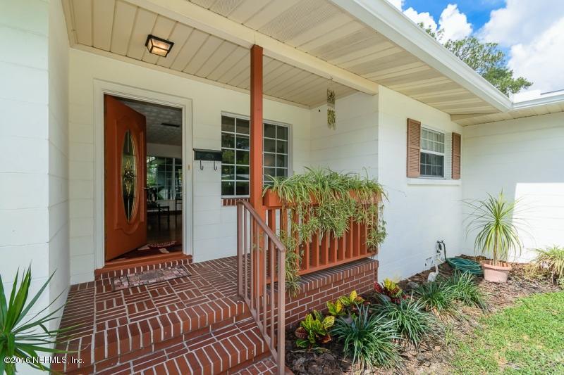 7112 Diamond Head Road Jacksonville, FL 32216 - Photo 2 of 22 Front porch is inviting