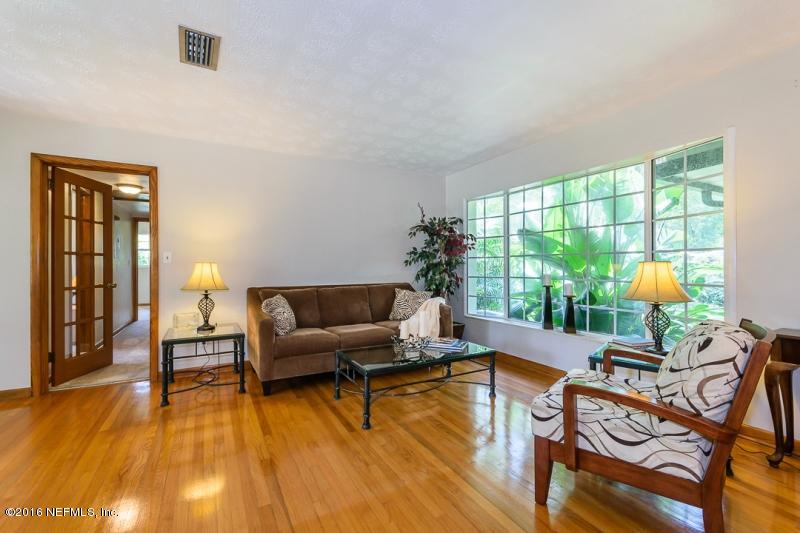 7112 Diamond Head Road Jacksonville, FL 32216 - Photo 5 of 22 LIVING ROOM