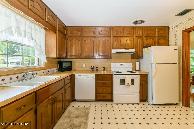 7112 Diamond Head Road Jacksonville, FL 32216 - Photo 7 of 22 Kitchen wide view