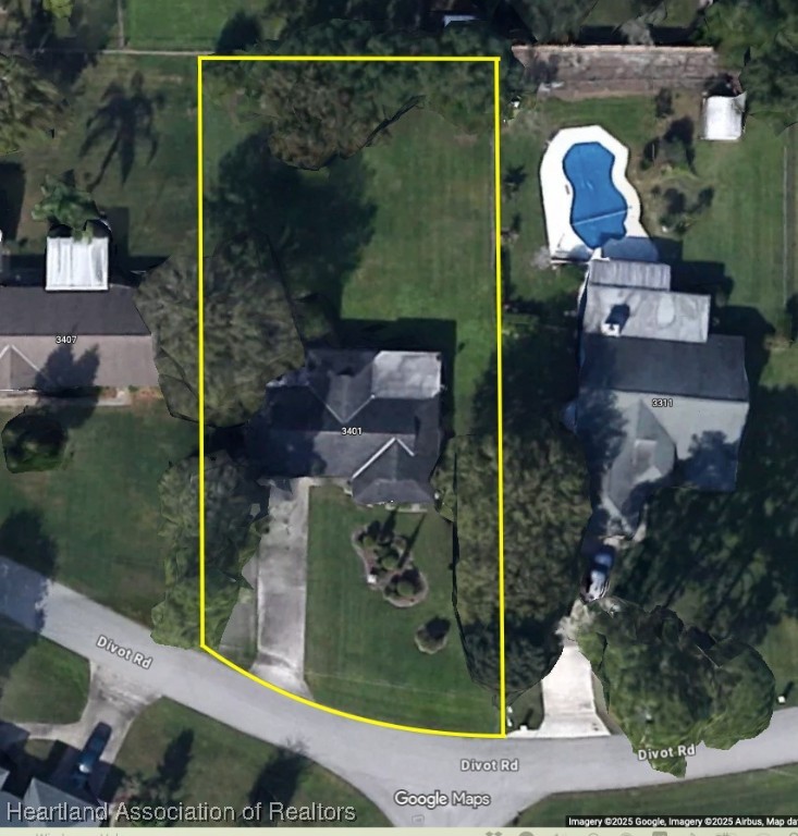 3401 Divot Road Sebring, FL 33872 - Photo 3 of 29 a view of swimming pool from a balcony