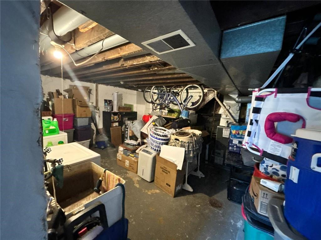 27 Highland Avenue McKees Rocks, PA 15136 - Photo 11 of 14