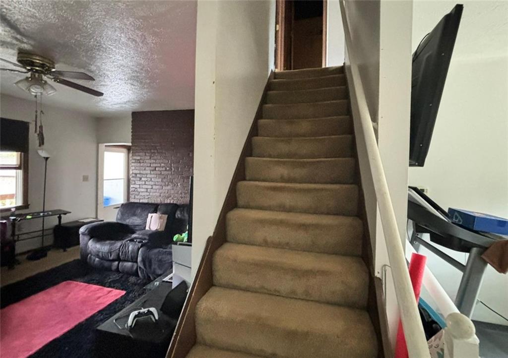 27 Highland Avenue McKees Rocks, PA 15136 - Photo 9 of 14