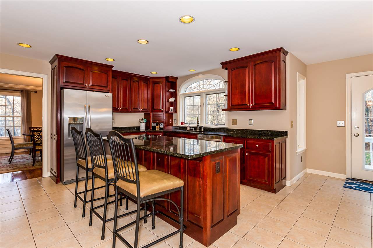 5 Rosewell Road Bedford, NH 03110 - Photo 12 of 40