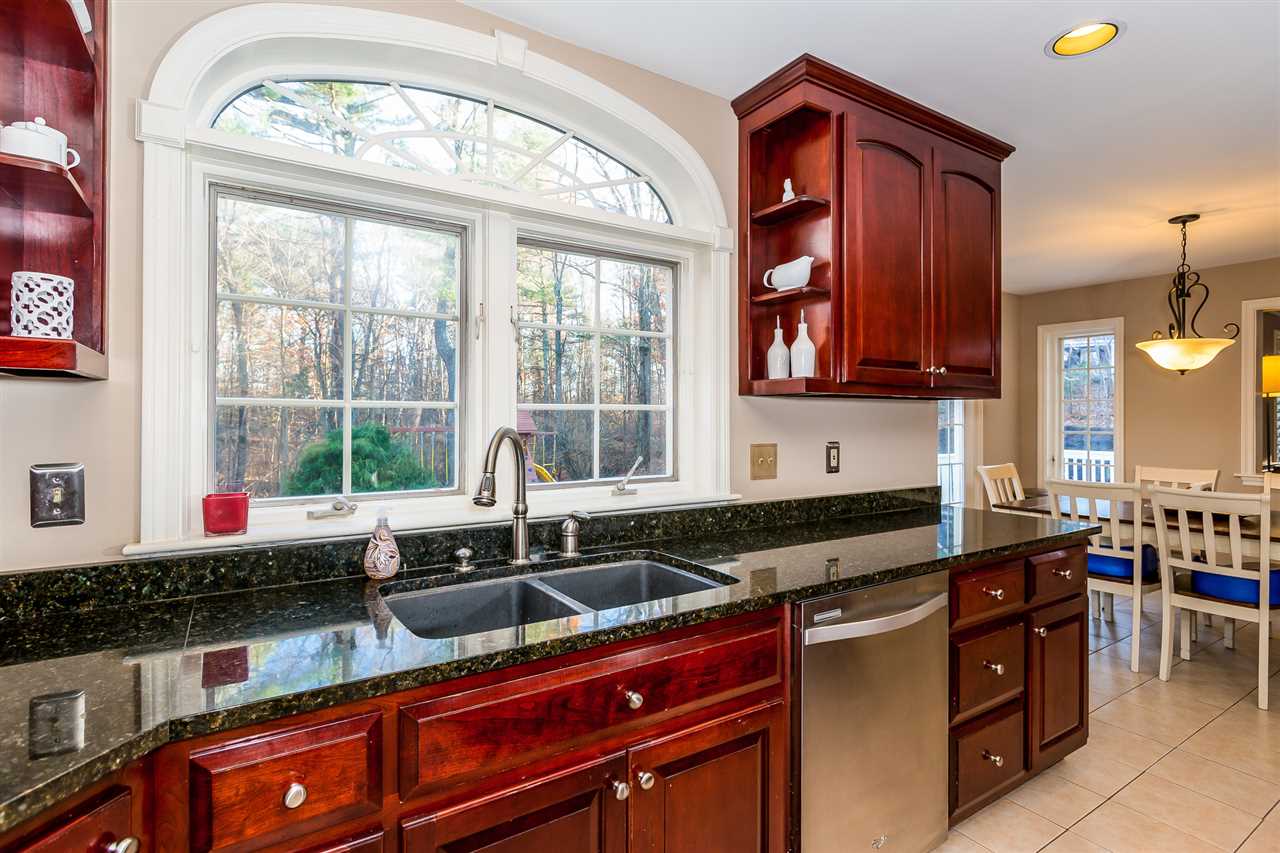 5 Rosewell Road Bedford, NH 03110 - Photo 13 of 40