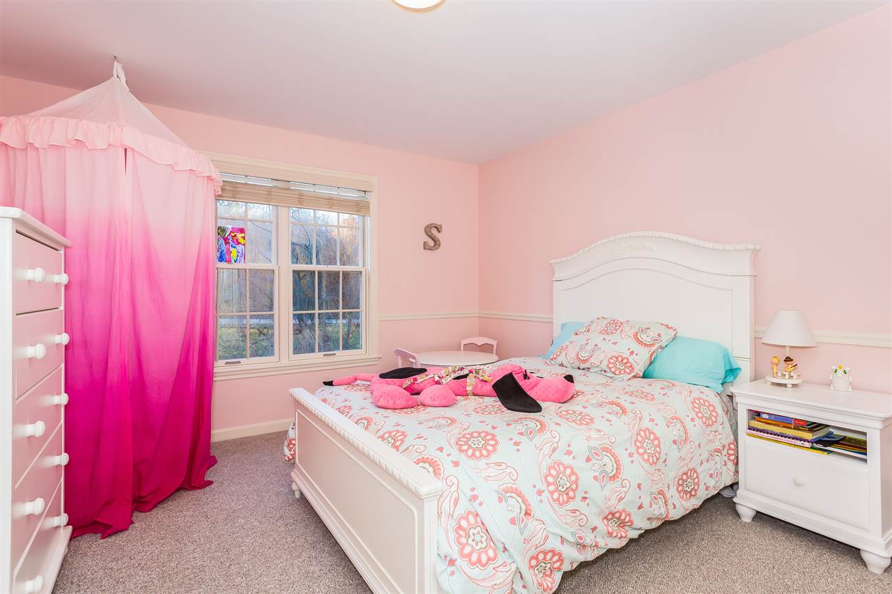 5 Rosewell Road Bedford, NH 03110 - Photo 26 of 40