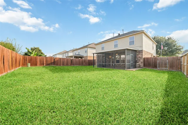 a view of a house with backyard and a garden