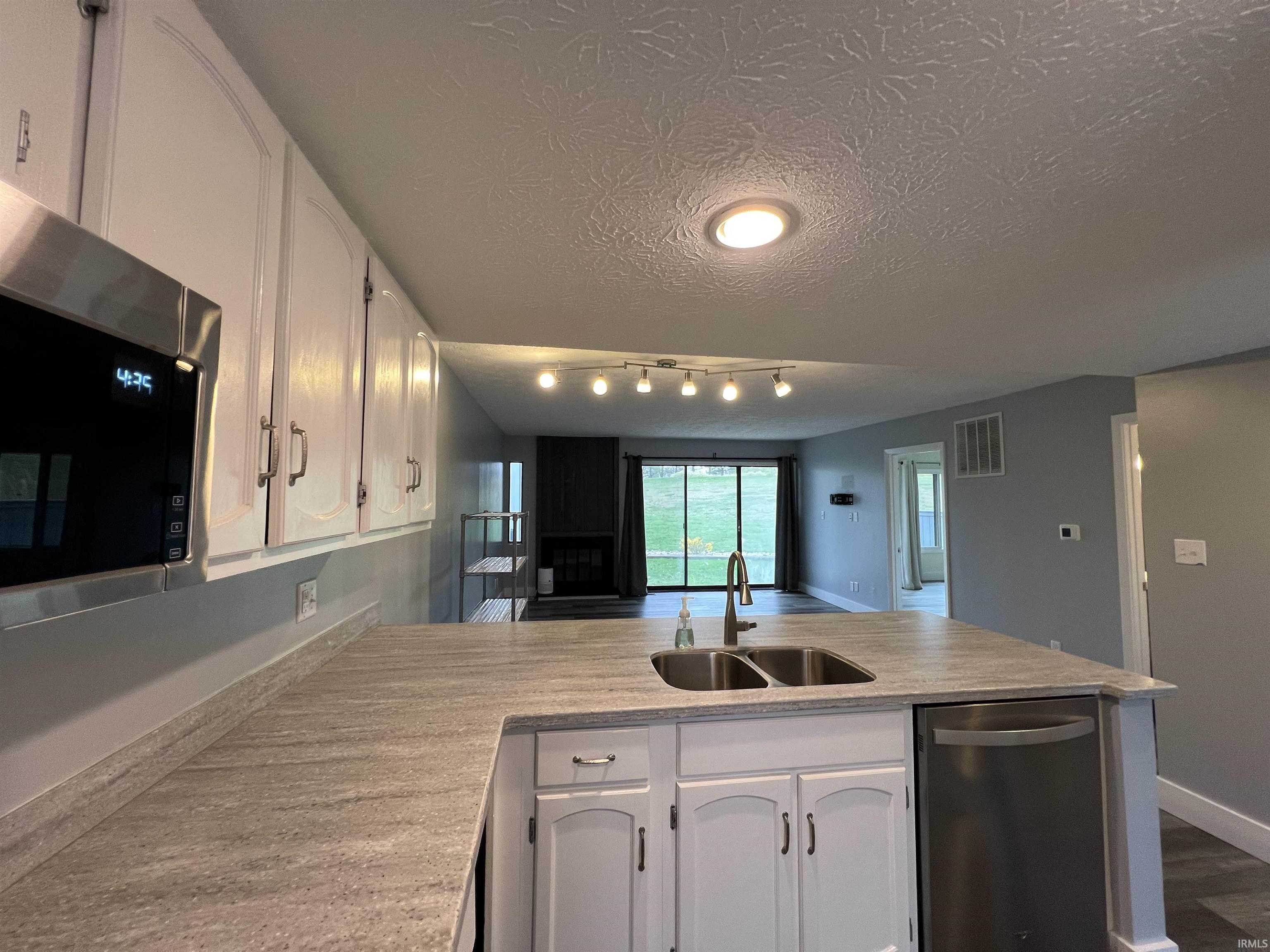 9119 South Pointe Ridge Lane Bloomington, IN 47401 - Photo 6 of 21 Gallery Image 6