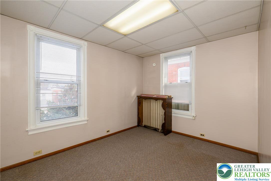 211 East Goepp Street Bethlehem, PA 18018 - Photo 20 of 36 an empty room with windows