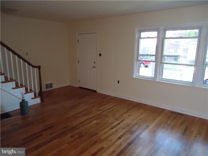 434 Sycamore Road West Reading, PA 19611 - Photo 8 of 24 Living Room