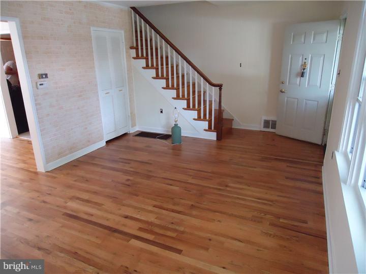 434 Sycamore Road West Reading, PA 19611 - Photo 9 of 24 Living Room