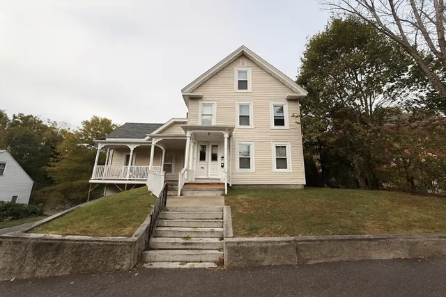 a view of a house with a yard