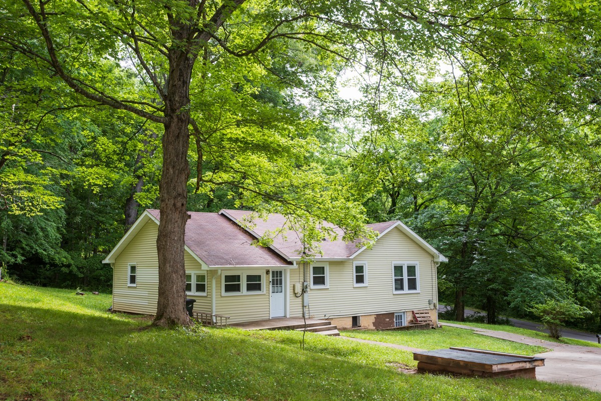266 Denny Road Clarksville, TN 37043 - Photo 2 of 52