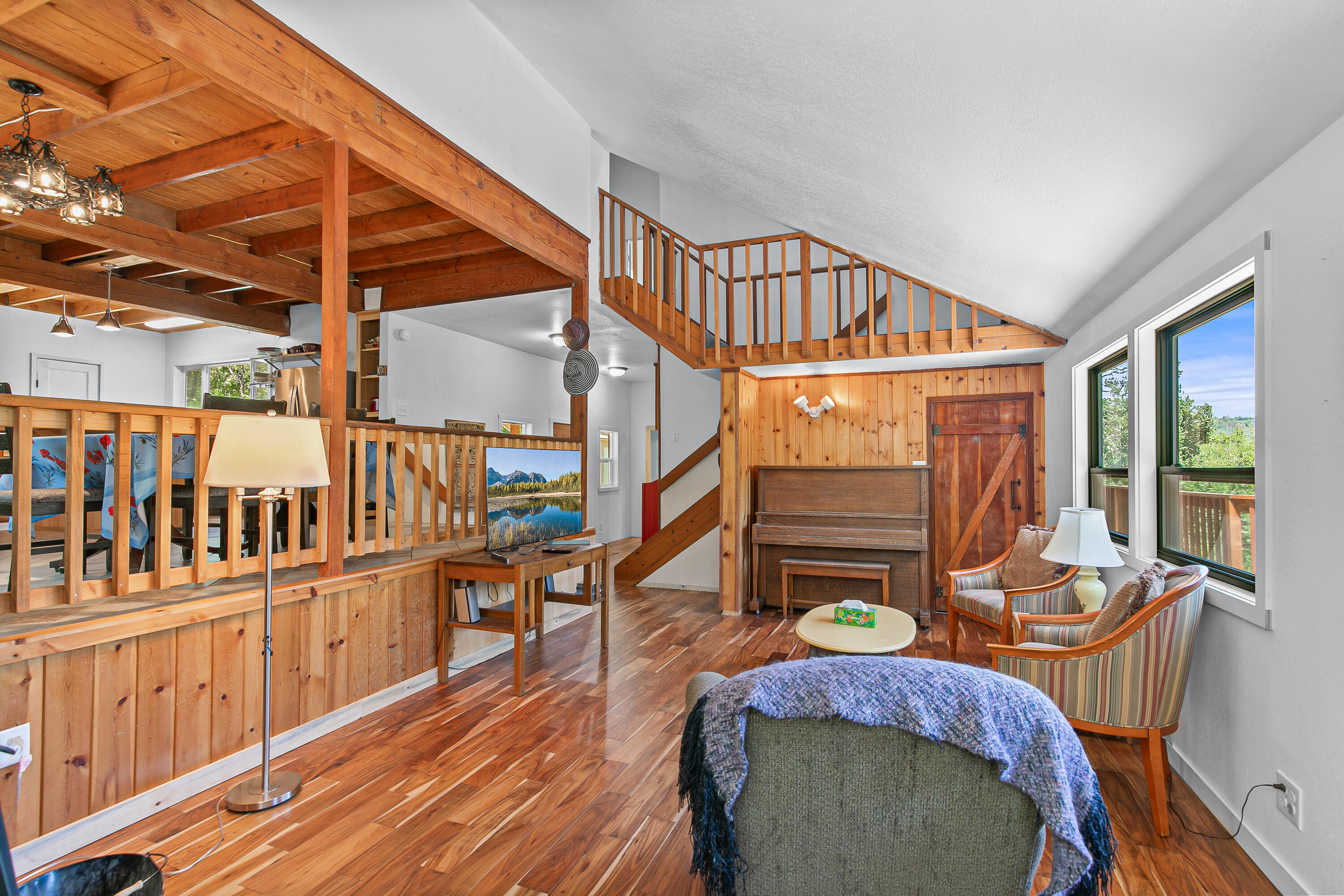 4780 Andrews Road Medford, OR 97501 - Photo 12 of 47 Family Room