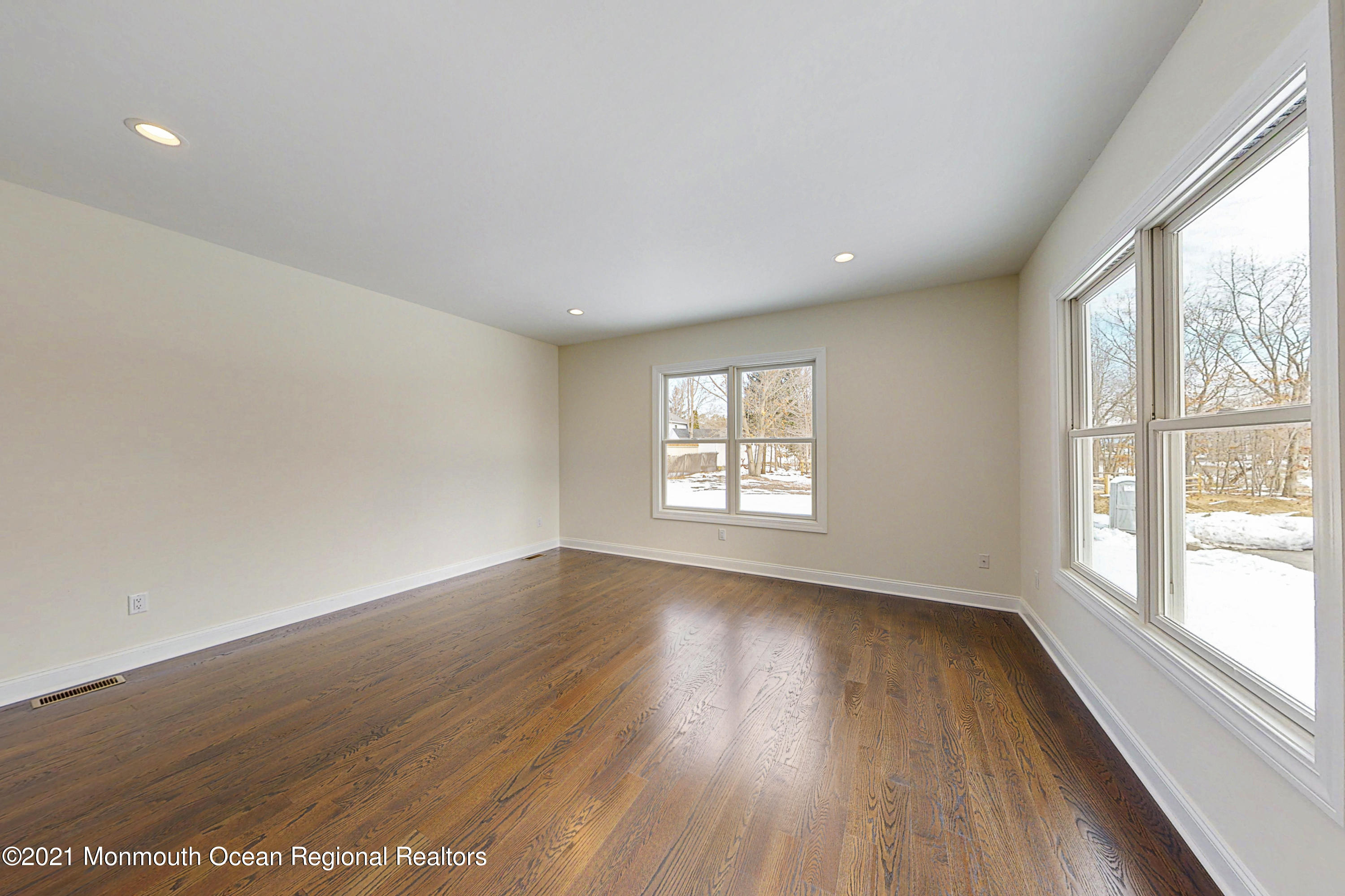 9 Dallas Court Hazlet, NJ 07730 - Photo 12 of 37 Family room