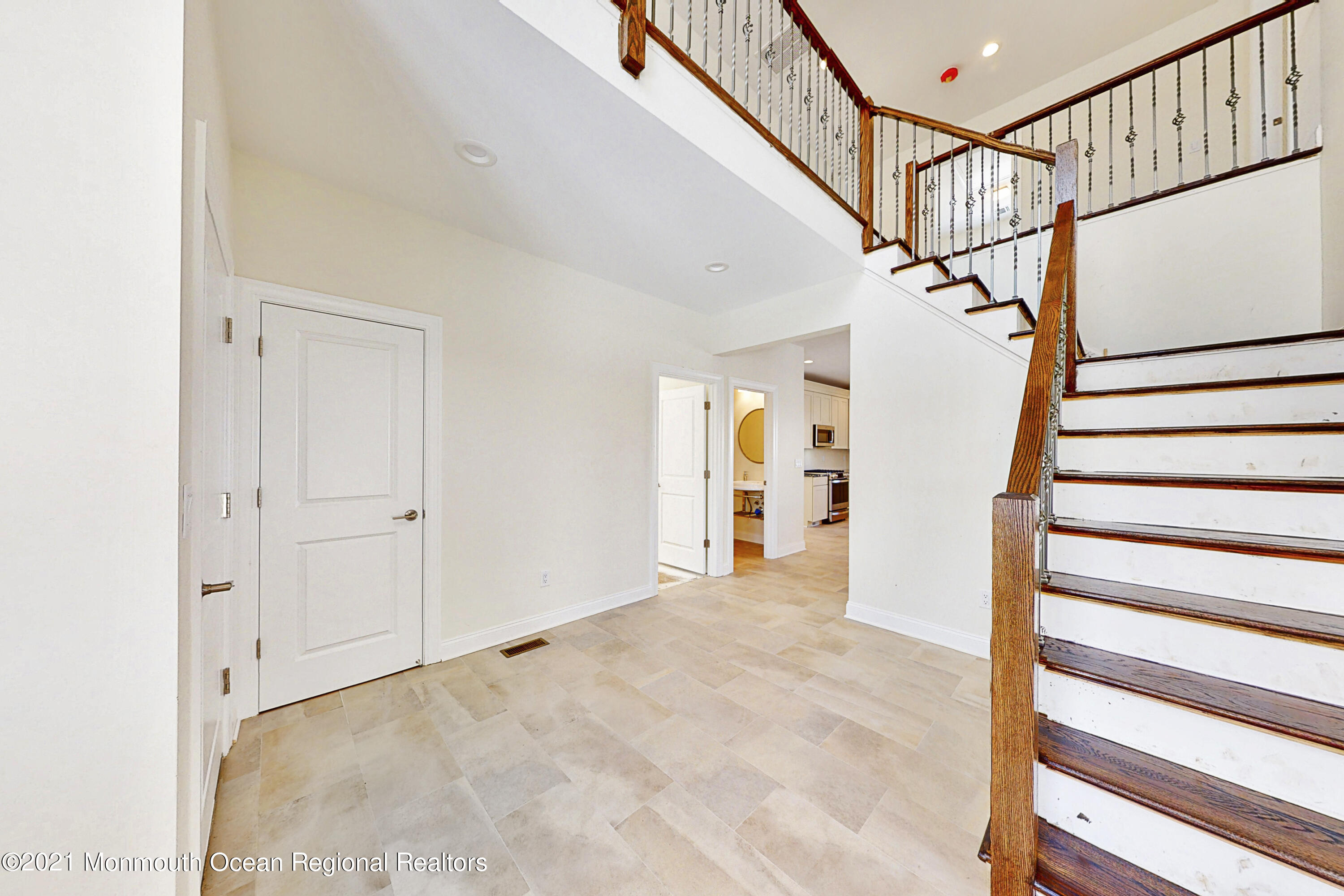 9 Dallas Court Hazlet, NJ 07730 - Photo 2 of 37 Foyer