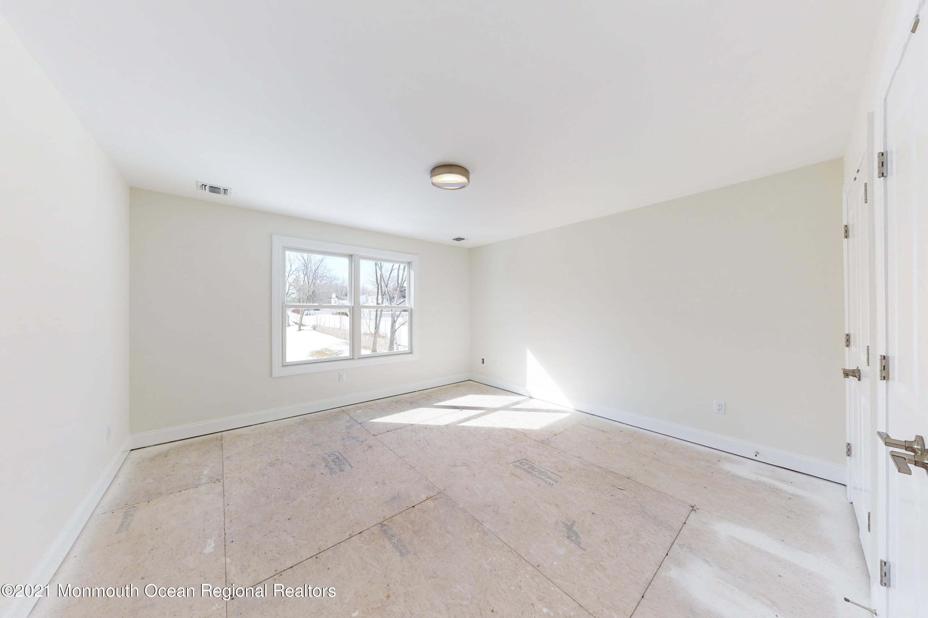 9 Dallas Court Hazlet, NJ 07730 - Photo 24 of 37 3rd bedroom