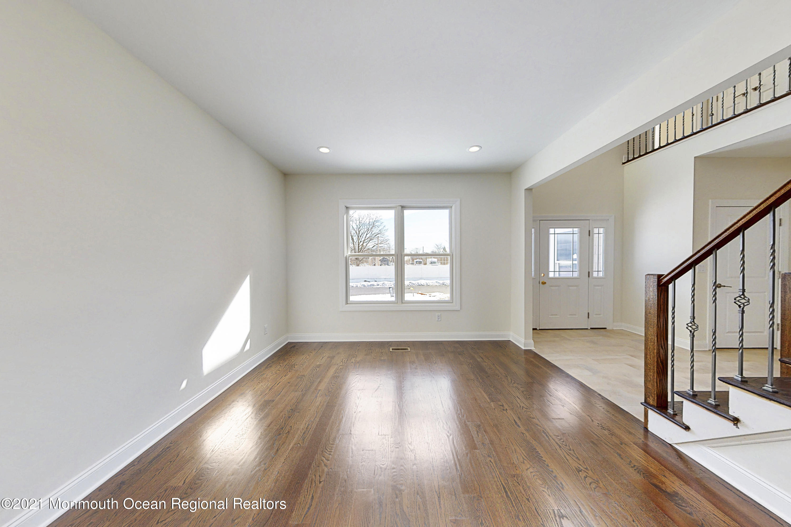 9 Dallas Court Hazlet, NJ 07730 - Photo 3 of 37 Living room