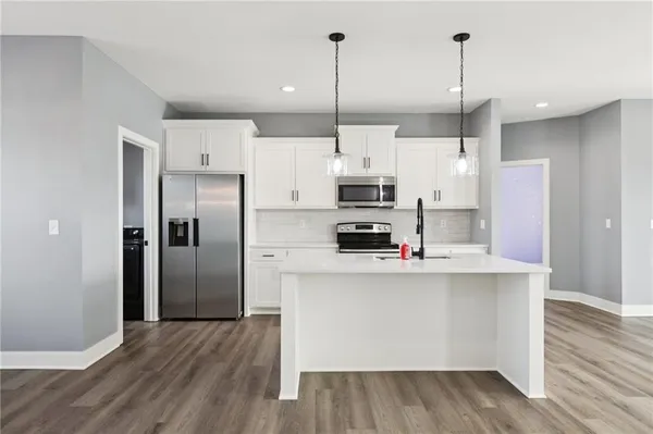 $379,900 | 2313 Burris Drive, Harrisonville, MO 64701