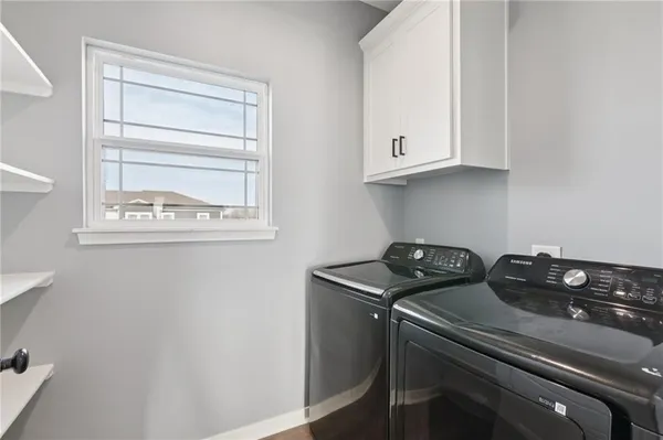 $379,900 | 2313 Burris Drive, Harrisonville, MO 64701