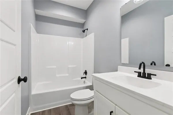 $379,900 | 2313 Burris Drive, Harrisonville, MO 64701