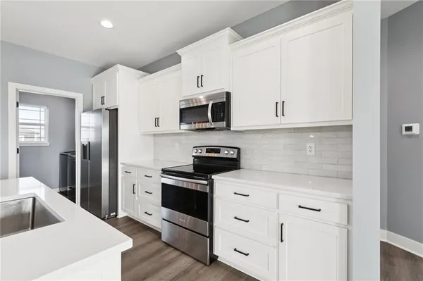 $379,900 | 2313 Burris Drive, Harrisonville, MO 64701