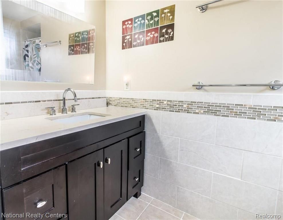 752 Lion Street Rochester Hills, MI 48307 - Photo 12 of 24