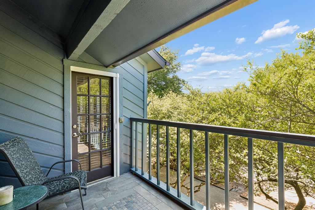 6502 Riverview Lane Dallas, TX 75248 - Photo 33 of 40 Private balcony off primary suite