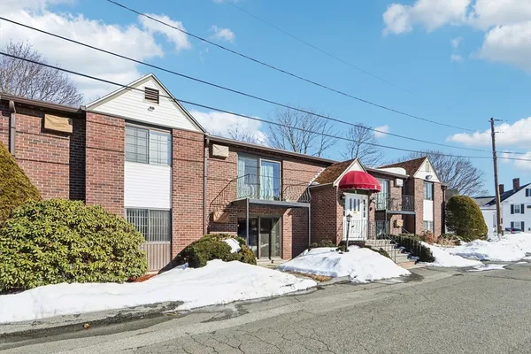 $359,900 | 141 Essex Street, Unit B1, Saugus, MA 01906