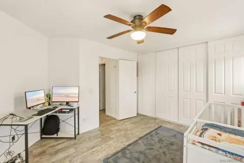 a view of a livingroom with a workspace