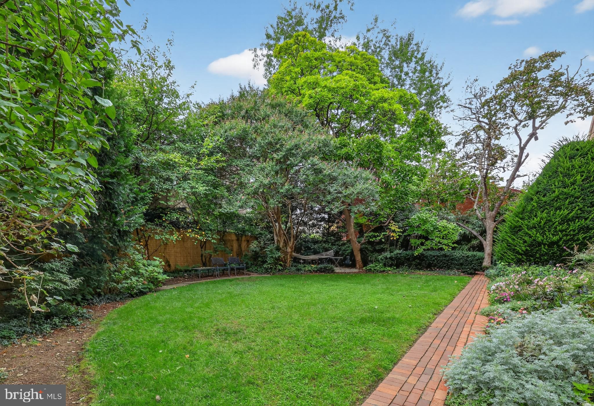 1661 Crescent Place Northwest, Unit 604 Washington, DC 20009 - Photo 46 of 61 Charming private community garden