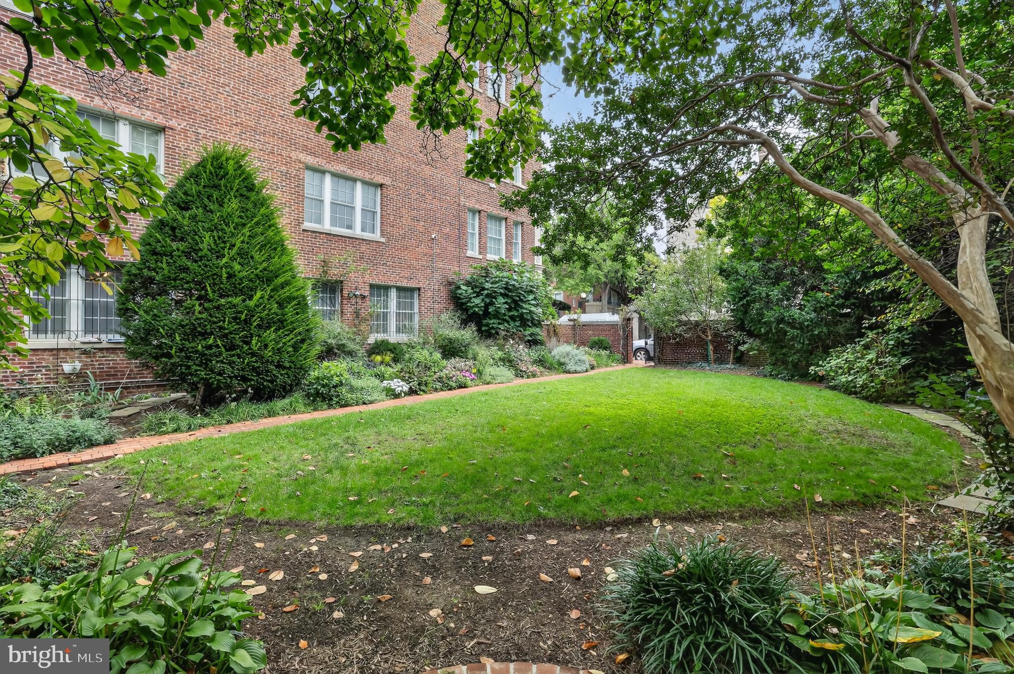 1661 Crescent Place Northwest, Unit 604 Washington, DC 20009 - Photo 48 of 61 Charming private community garden
