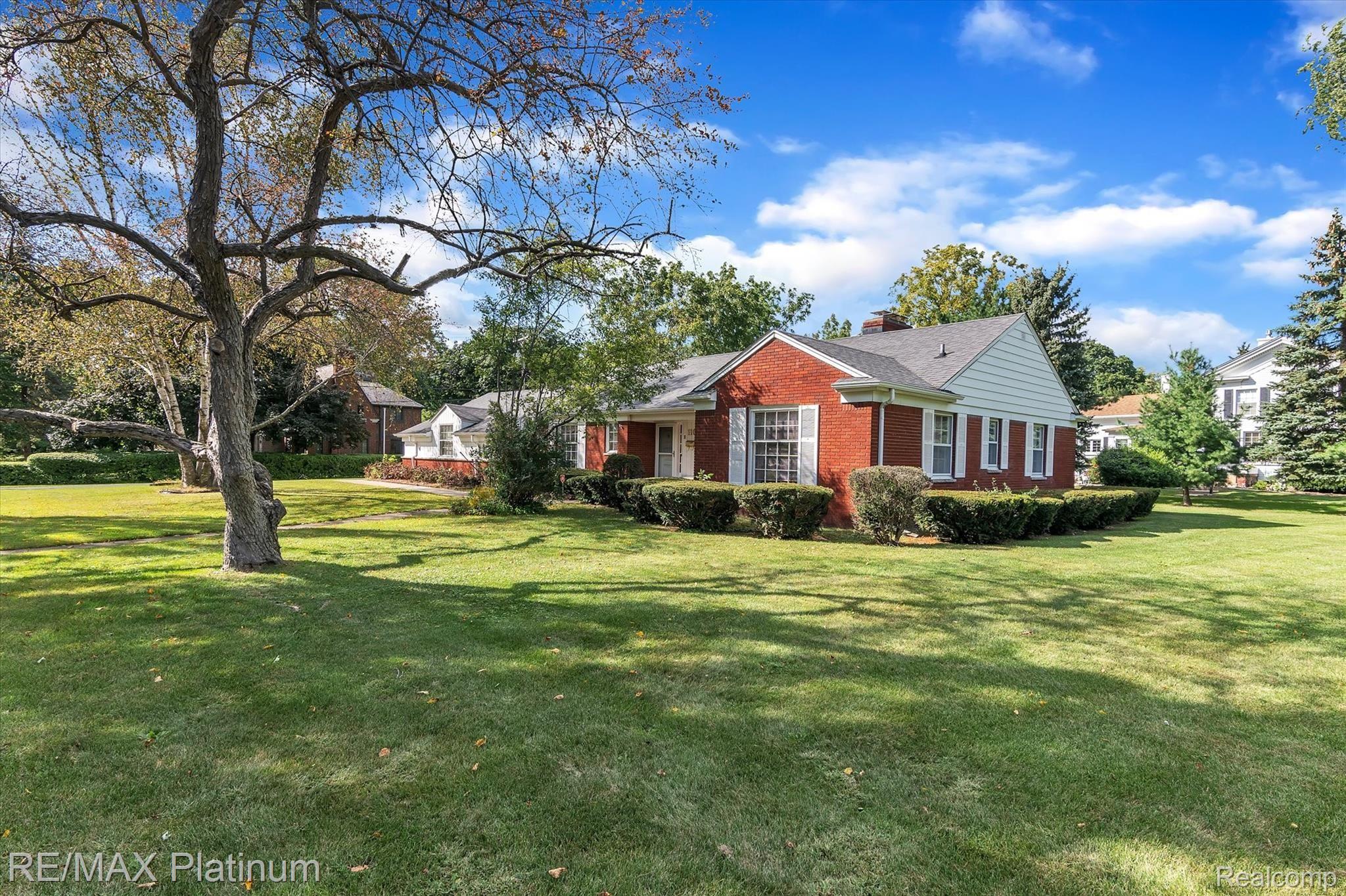 110 Riddle Street Howell, MI 48843 - Photo 36 of 39 05-110-Riddle-St-WindowStill-Real-Estate-Photography-5.jpg