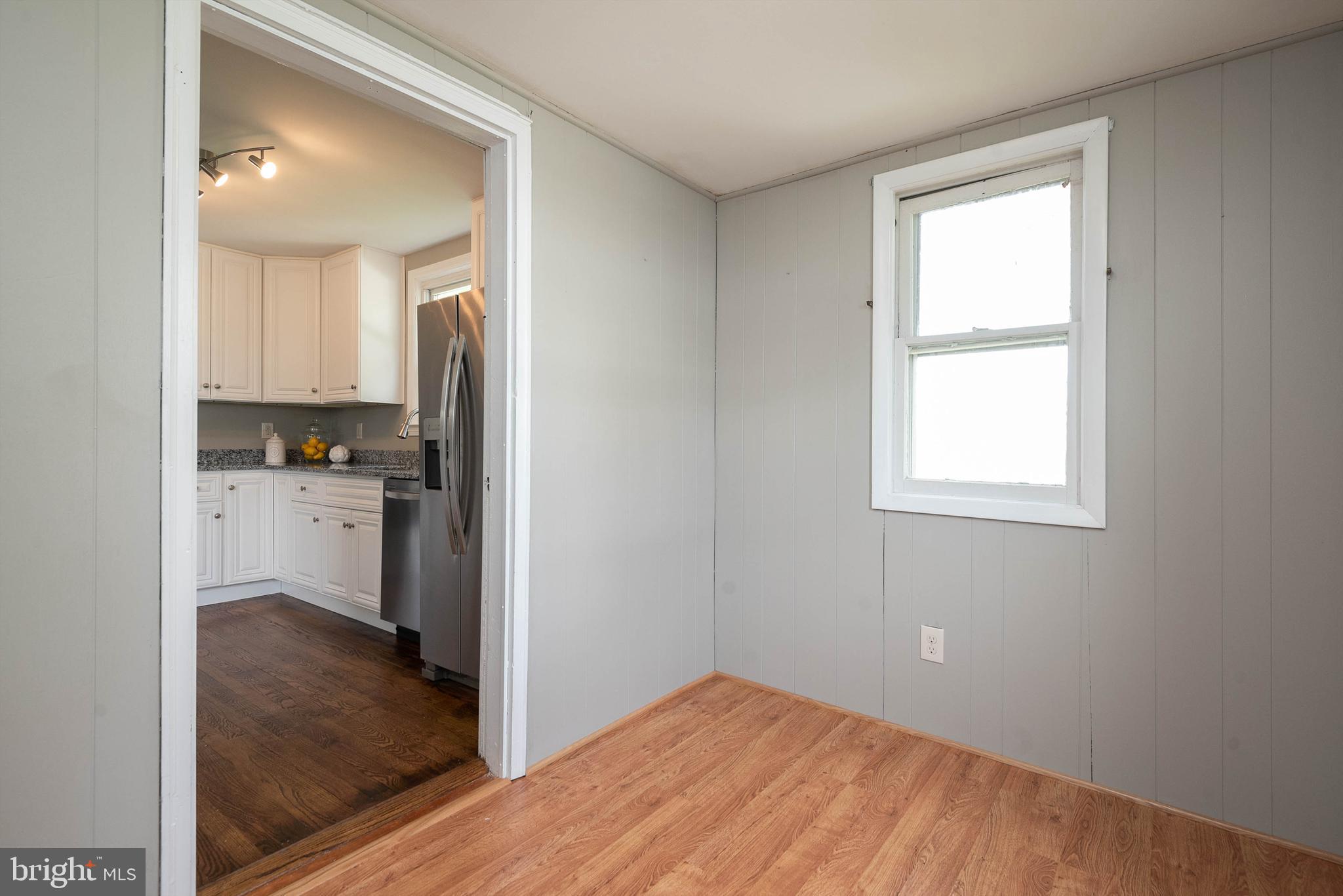 20635 Whites Ferry Road Poolesville, MD 20837 - Photo 14 of 40 Mud Room