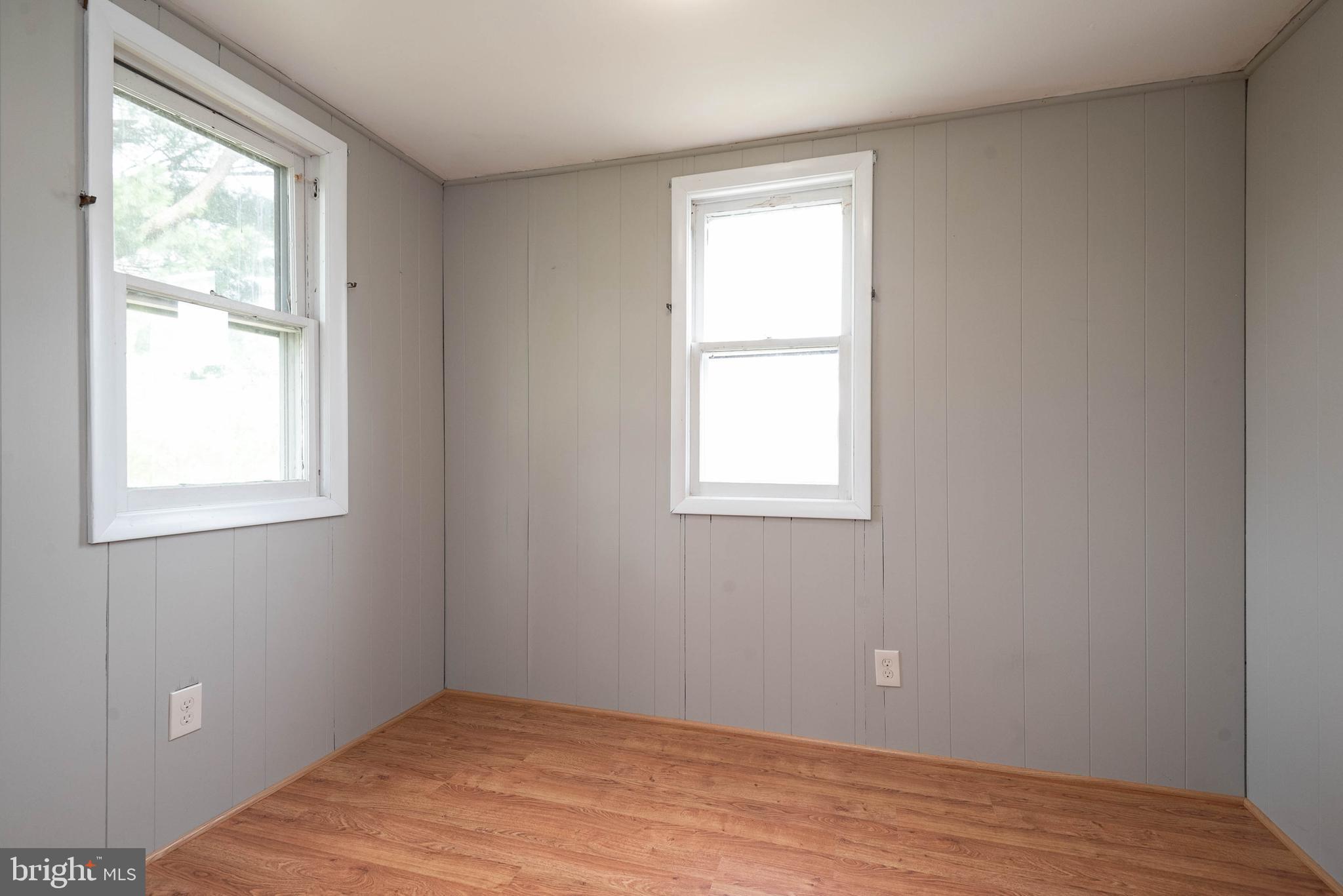20635 Whites Ferry Road Poolesville, MD 20837 - Photo 15 of 40 Mud Room