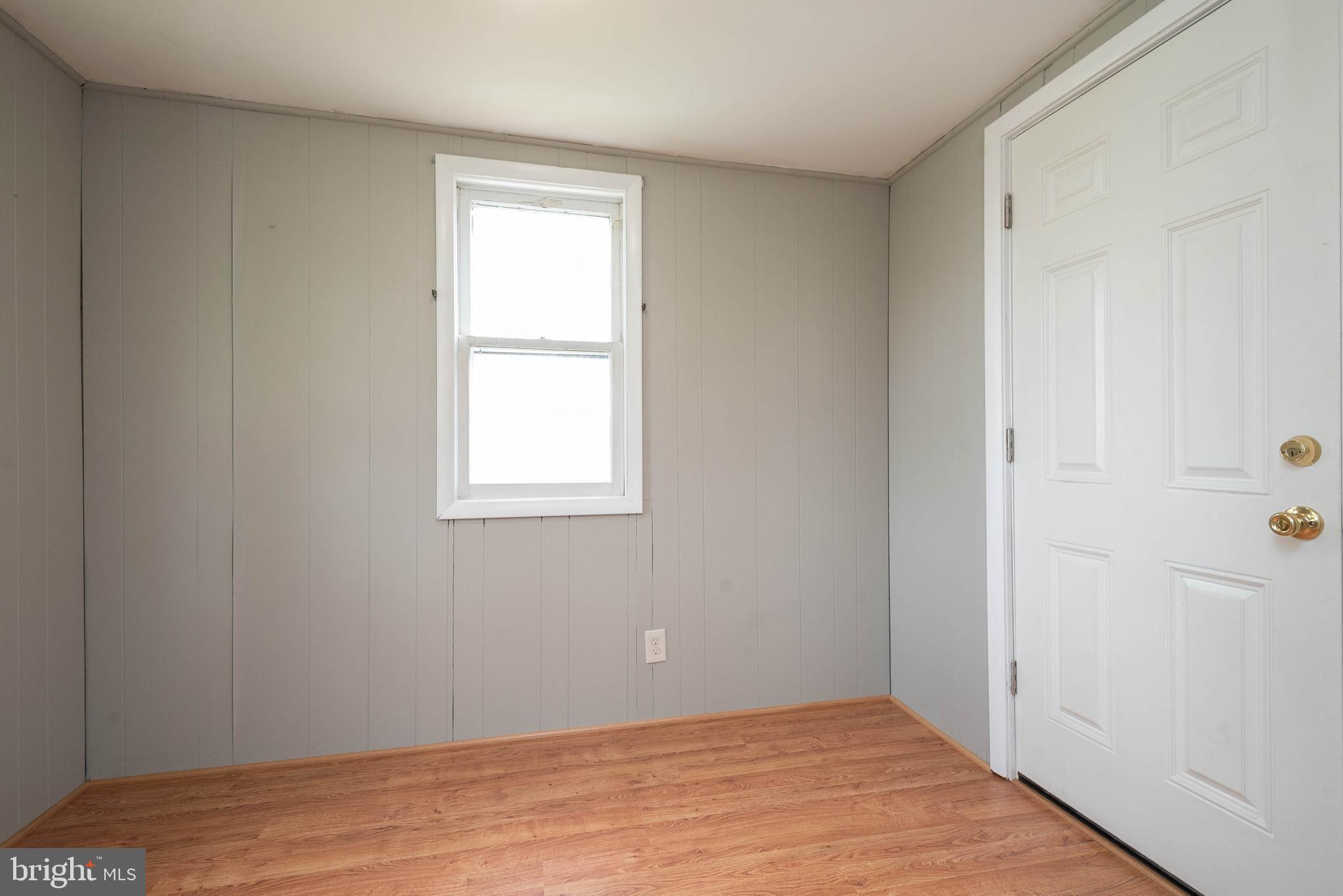 20635 Whites Ferry Road Poolesville, MD 20837 - Photo 16 of 40 Mud Room