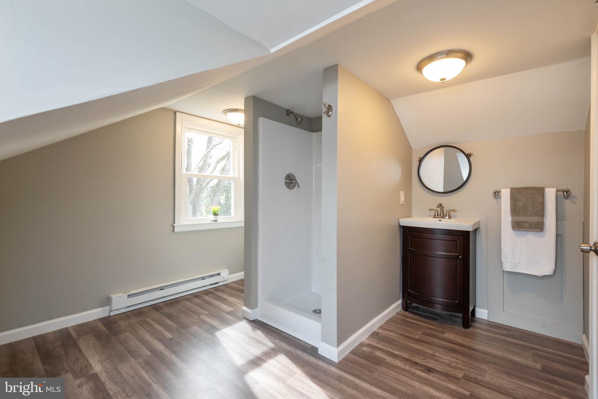 20635 Whites Ferry Road Poolesville, MD 20837 - Photo 21 of 40 Mater Bathroom