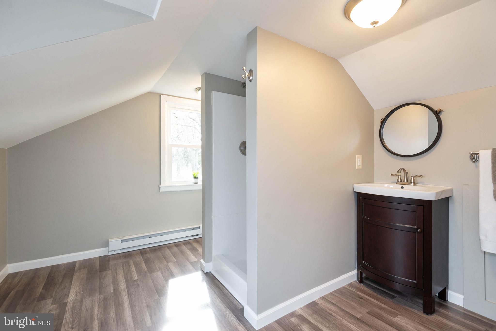 20635 Whites Ferry Road Poolesville, MD 20837 - Photo 22 of 40 Mater Bathroom