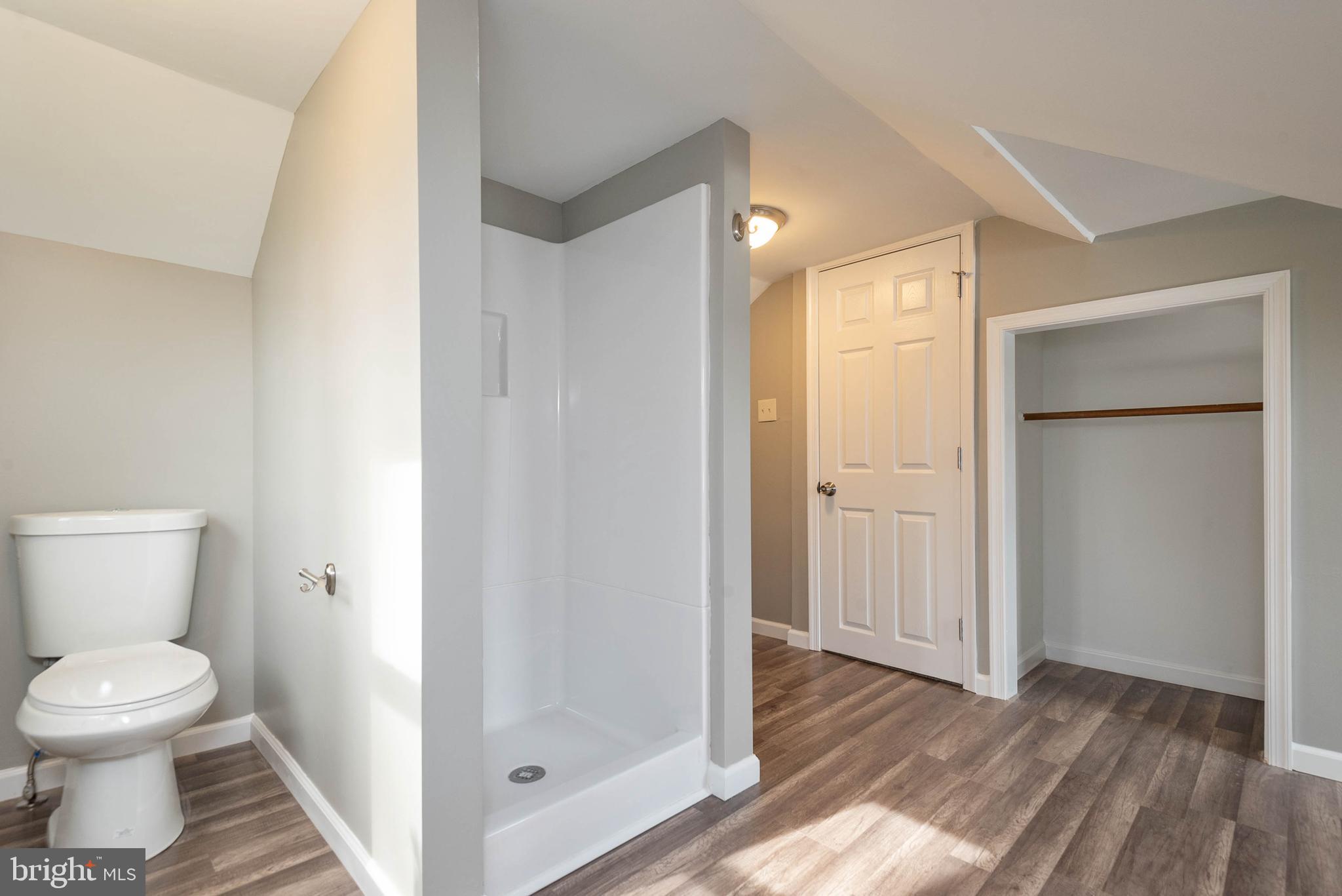 20635 Whites Ferry Road Poolesville, MD 20837 - Photo 23 of 40 Mater Bathroom