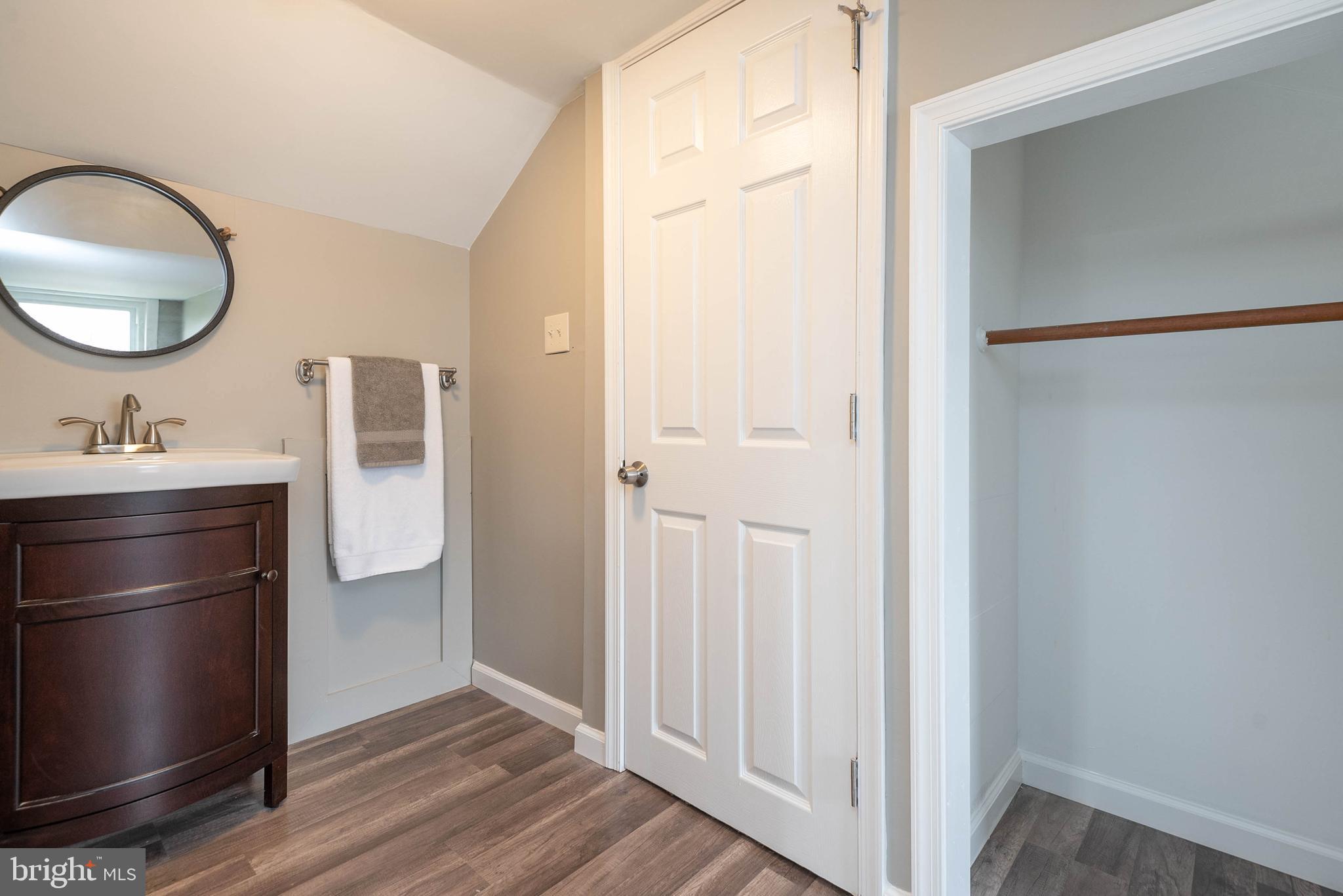 20635 Whites Ferry Road Poolesville, MD 20837 - Photo 25 of 40 Mater Bathroom