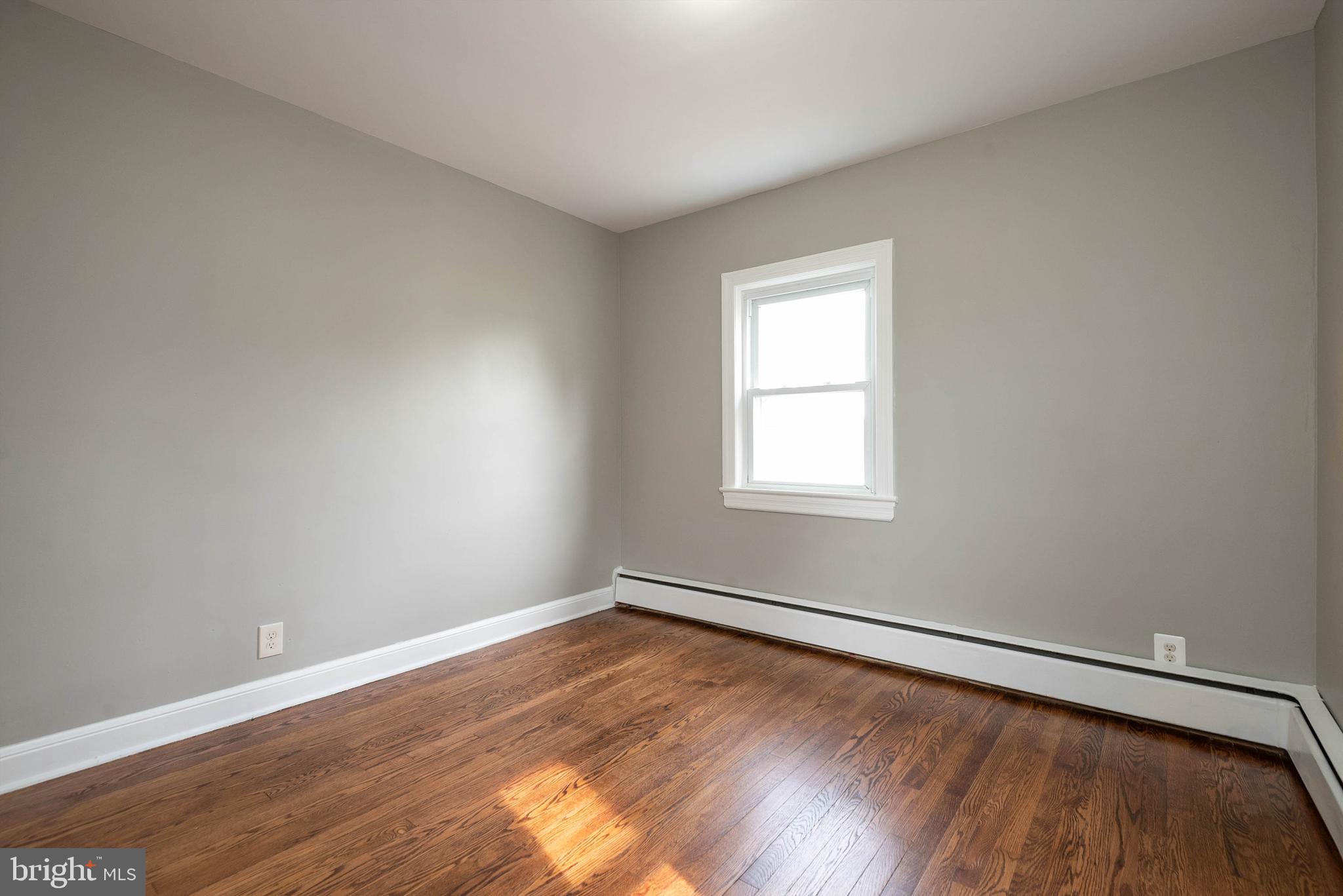 20635 Whites Ferry Road Poolesville, MD 20837 - Photo 27 of 40 Bedroom