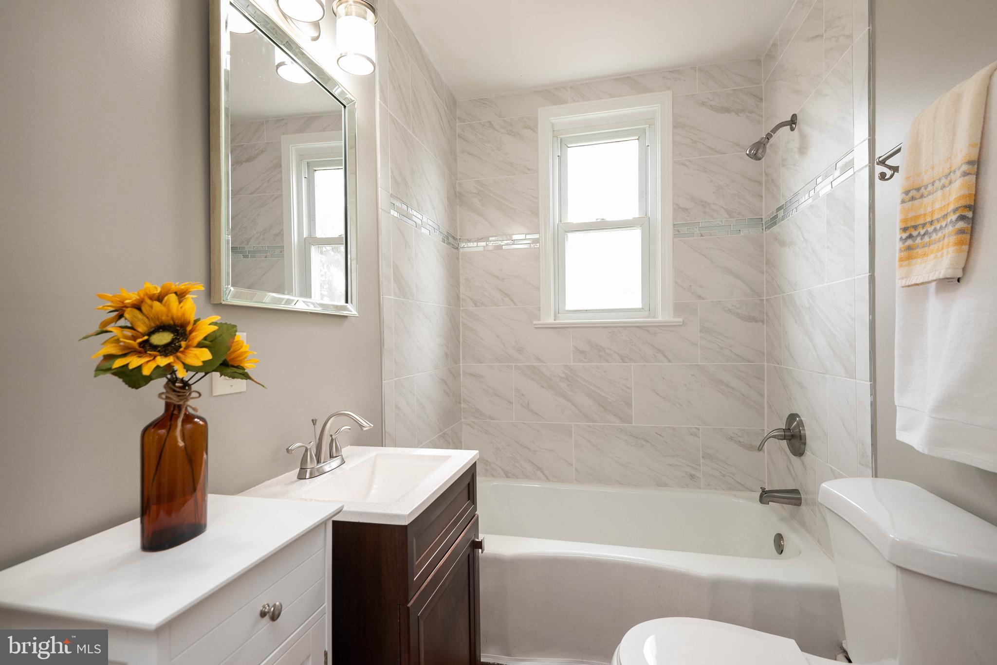 20635 Whites Ferry Road Poolesville, MD 20837 - Photo 34 of 40 Bathroom