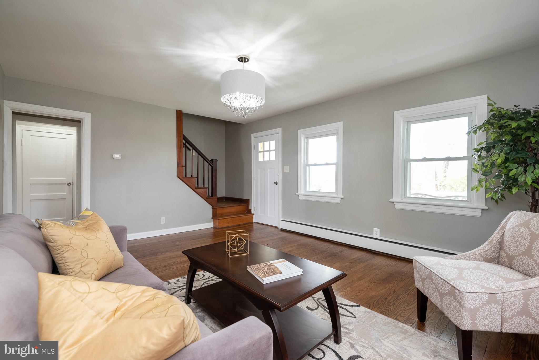 20635 Whites Ferry Road Poolesville, MD 20837 - Photo 6 of 40 Living Room