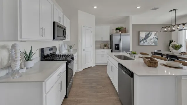 $2,000 | 104 Las Lomas Drive, San Marcos, TX 78666