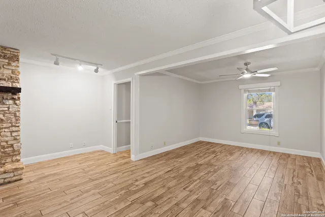 $2,200 | 6114 Forest Wood Street, San Antonio, TX 78240