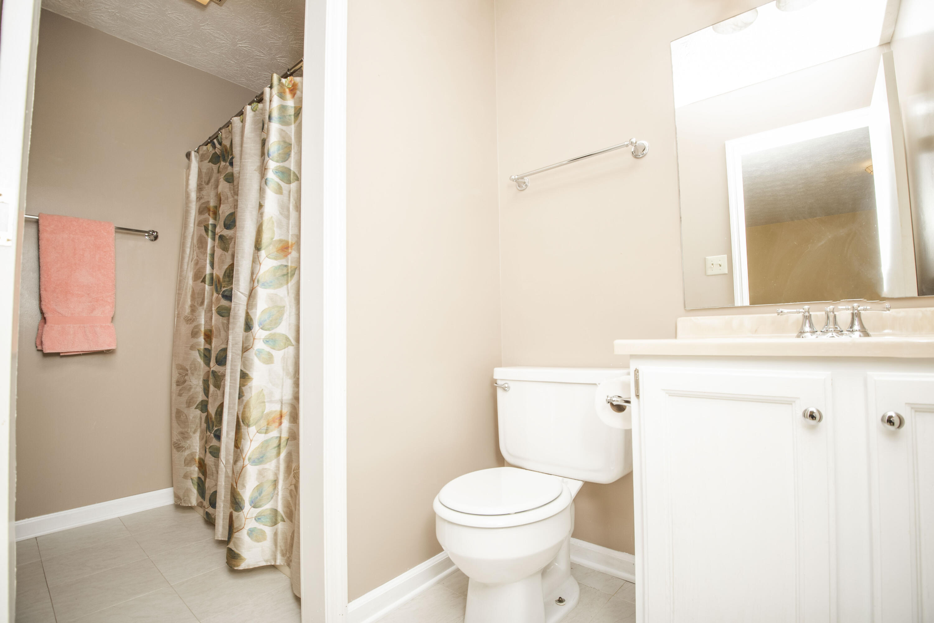 4133 Angola Road Knoxville, TN 37921 - Photo 17 of 21 HALF BATH
