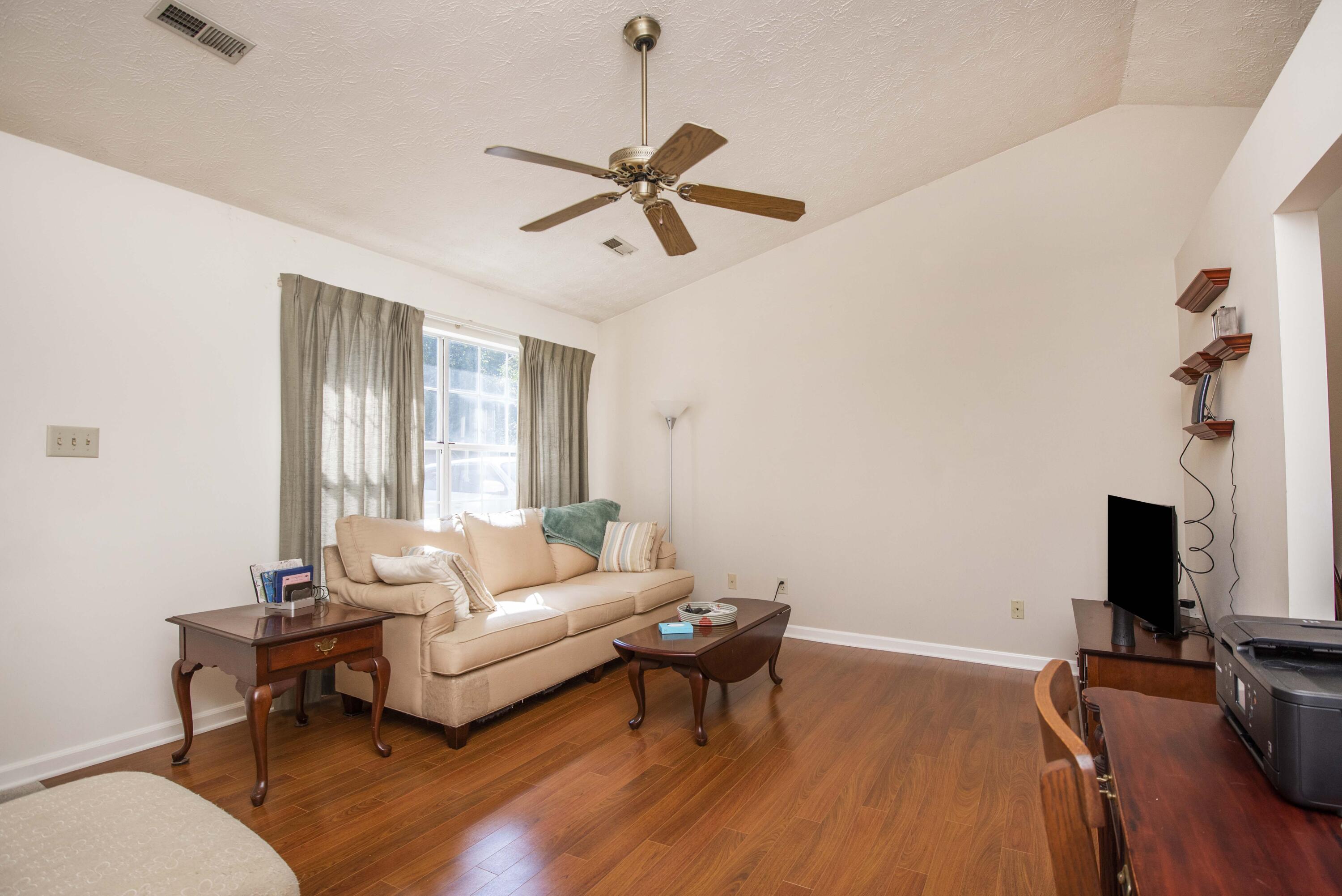 4133 Angola Road Knoxville, TN 37921 - Photo 5 of 21 LIVING ROOM