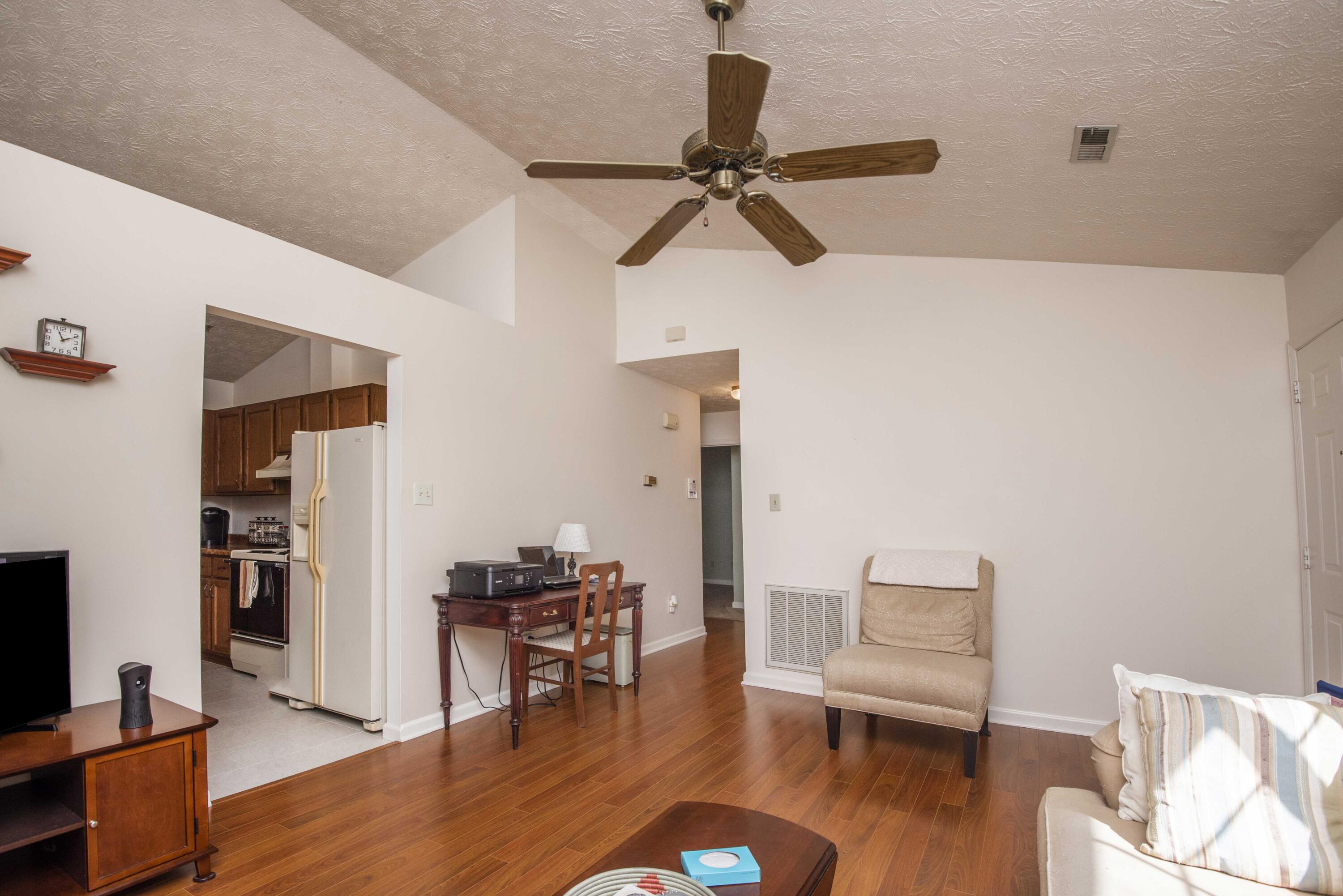 4133 Angola Road Knoxville, TN 37921 - Photo 6 of 21 LIVING ROOM