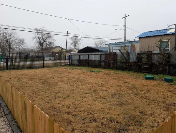 $1,300 | 2513 Kowis Street, Unit B, Houston, TX 77093
